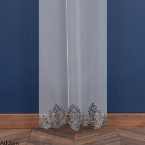 Firany uszyte z eleganckim haftem