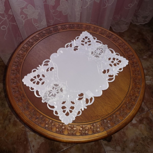 materialowe-serwety-prostokatne-z-haftem.jpg