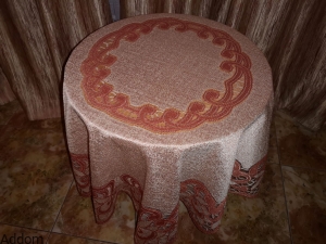 Różowy obrus okrągły