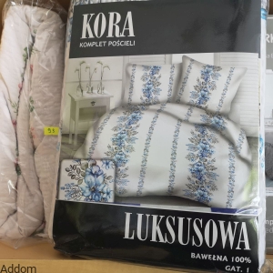 Biała pościel z kory w niebieskie kwiaty